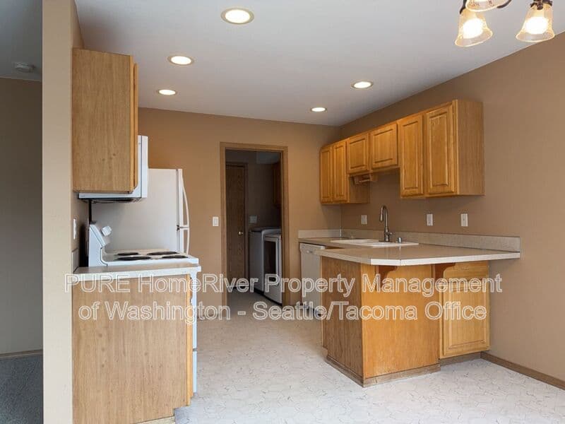 Tacoma House: 126 131st St E