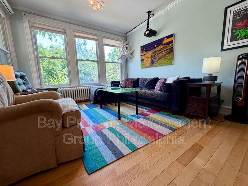 Upper Darby House: 216 Glencoe Rd