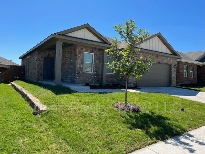 Lavon House: 752 Richmond Drive