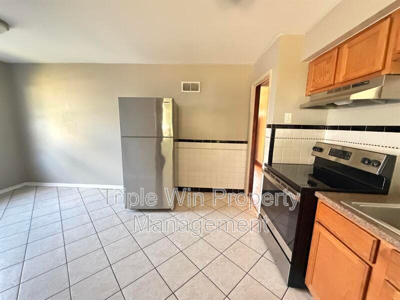 Saint Louis House: 7417 Pleaseway Drive
