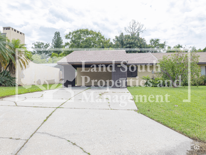 Lakeland House: 331 Lake Harris Drive