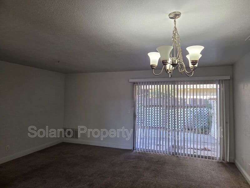 Fairfield Condo: 1941 Grande Cir.