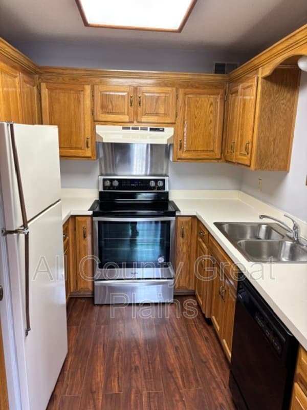 Mission Townhome: 4980 W 60th Terrace