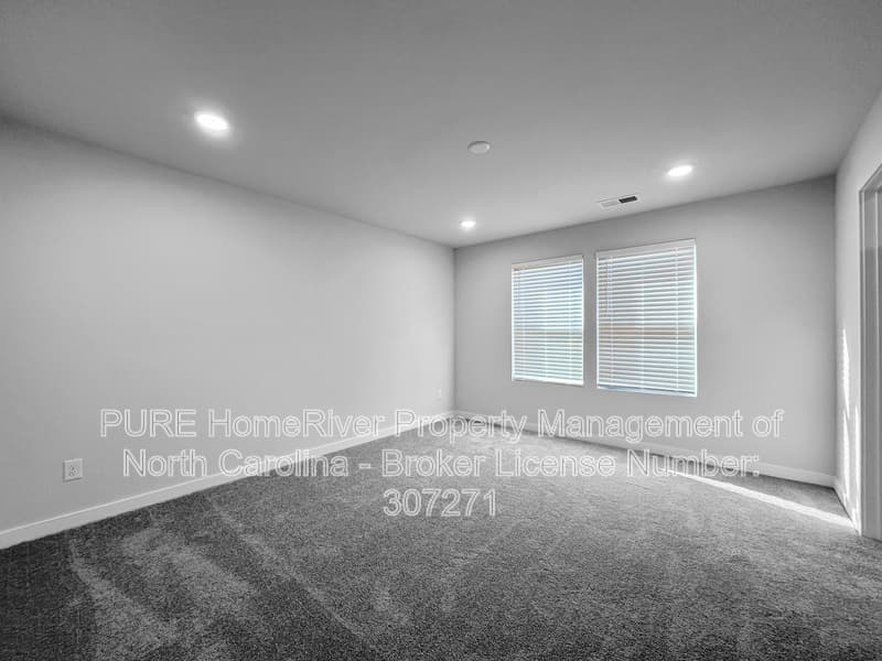 Hickory House: 2957 31st St Ln NE