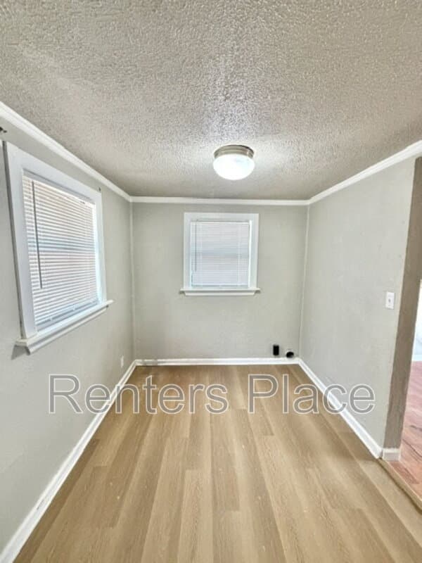 Claremore House: 905 North Owalla Avenue