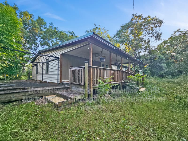 Spring Hill House: 15211 Todd Trl