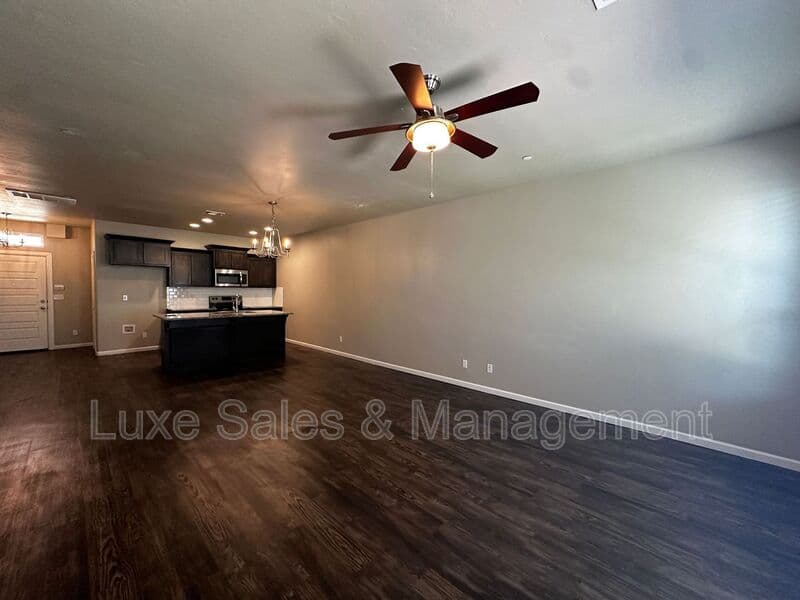 Moore House: 745 SW 14th St