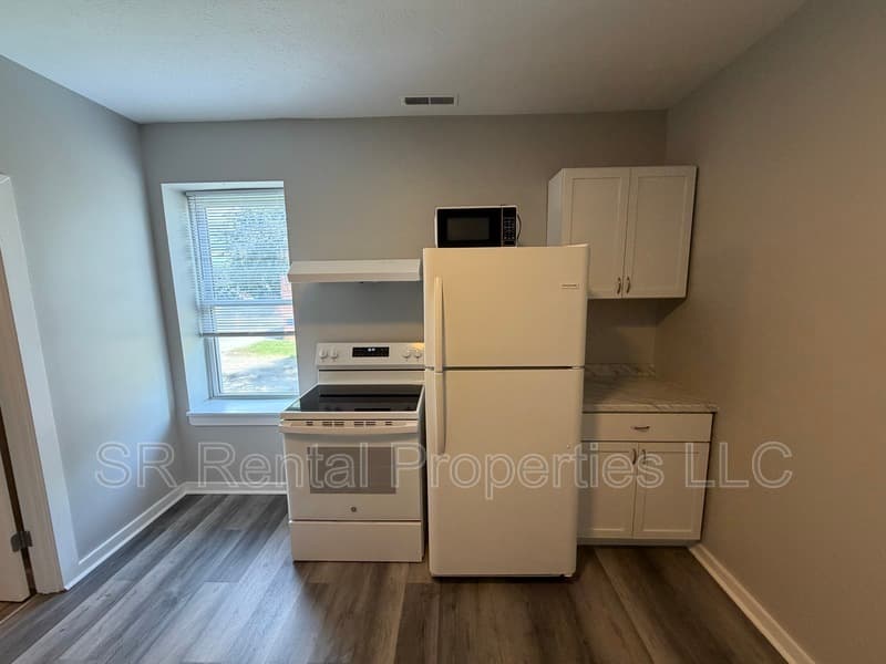 Franklin Condo: 243 S Main St