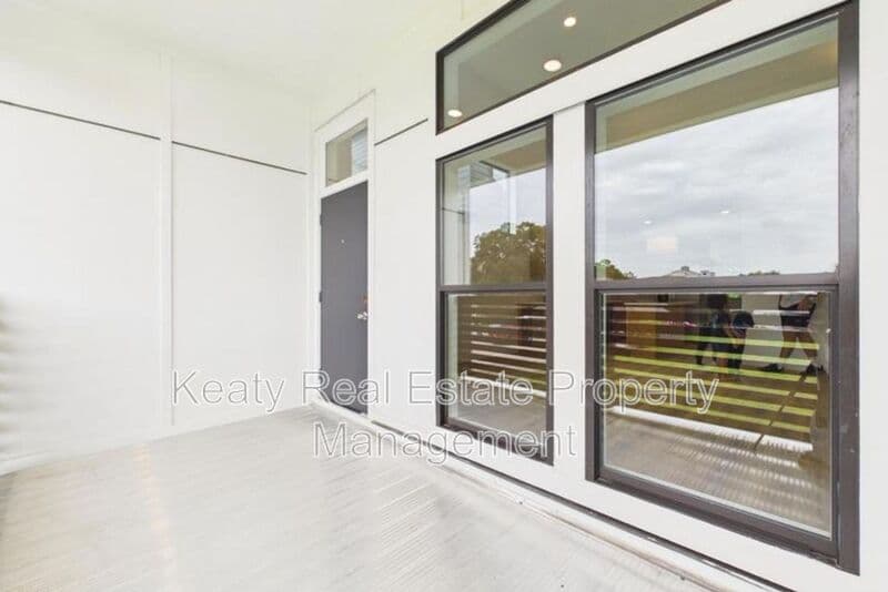 Lafayette House: 1120S Washington Street - Unit 201