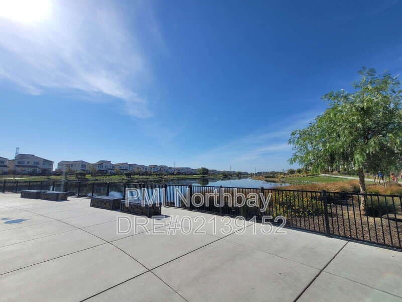 Fairfield House: 2466 Shore Vista
