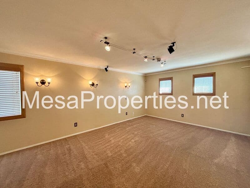 Victorville House: 12604 Sunglow Lane