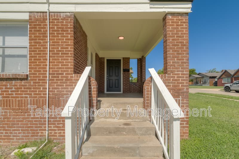 Oklahoma City House: 1618 Northeast 11th St