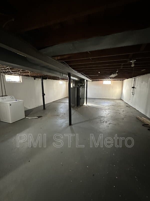 Saint Louis House: 1450 Fairmeadows Ln