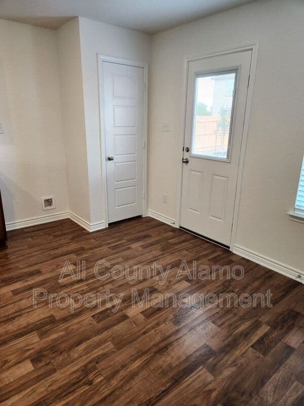 San Antonio House: 9310 Platte Pl