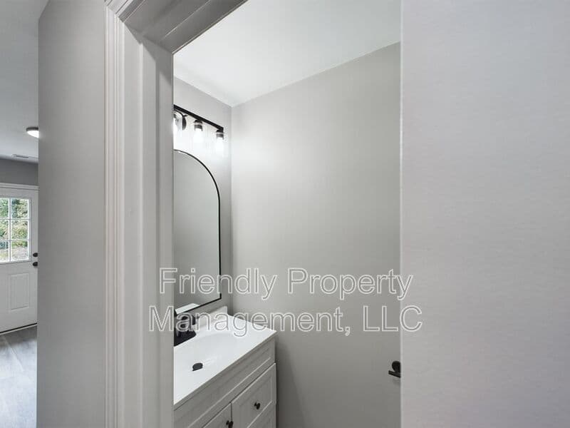 High Point House: 323 4th St
