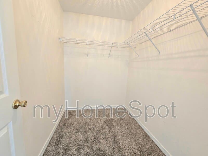 Pensacola House: 2497 Redoubt Ave