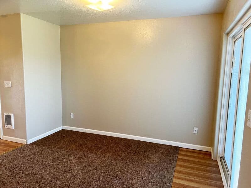 Springfield Townhome: 782 North Cloverleaf Loop