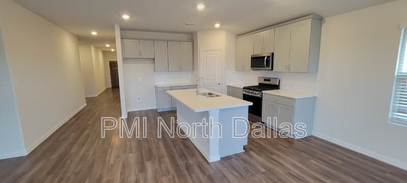 Fort Worth House: 2633 Oneida Lane