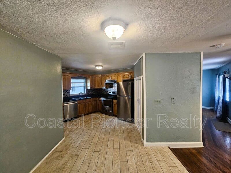 Tampa House: 7301 N 13th St