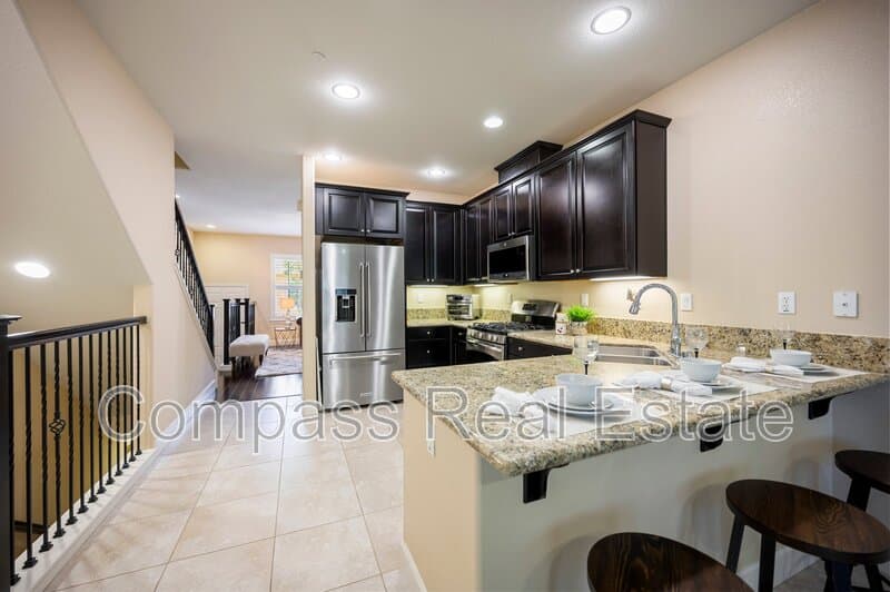 San Jose House: 265 Esfahan Ct