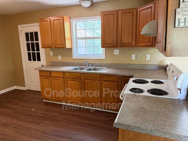 Quincy House: 522 Charlie Harris Loop
