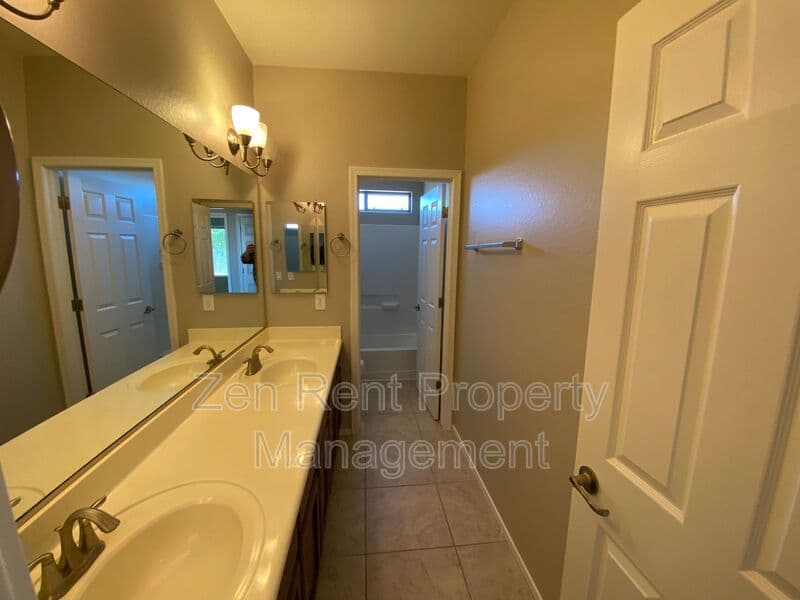 Maricopa House: 36971 W Oliveto Ave