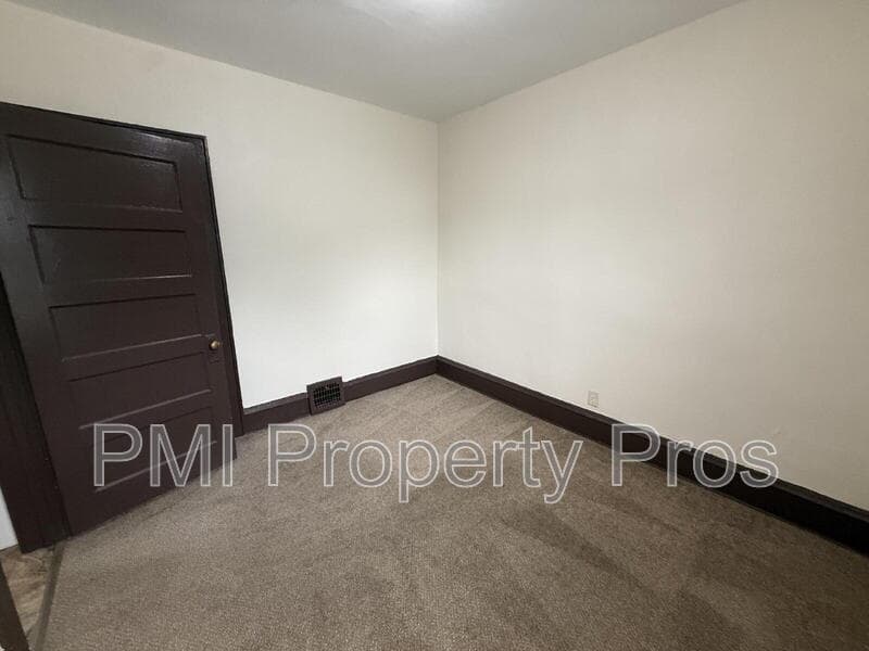 Milwaukee Condo: 2532 N 37th St