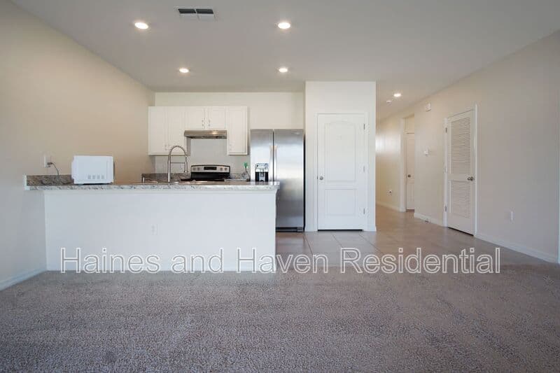 Winter Haven House: 409 Corso Loop