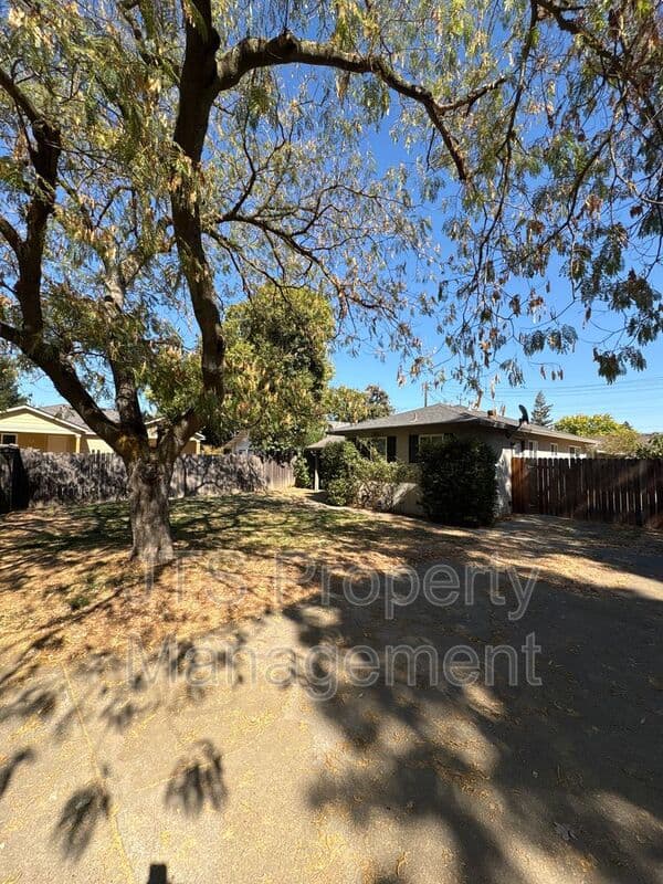 Sacramento House: 4095 69th Street