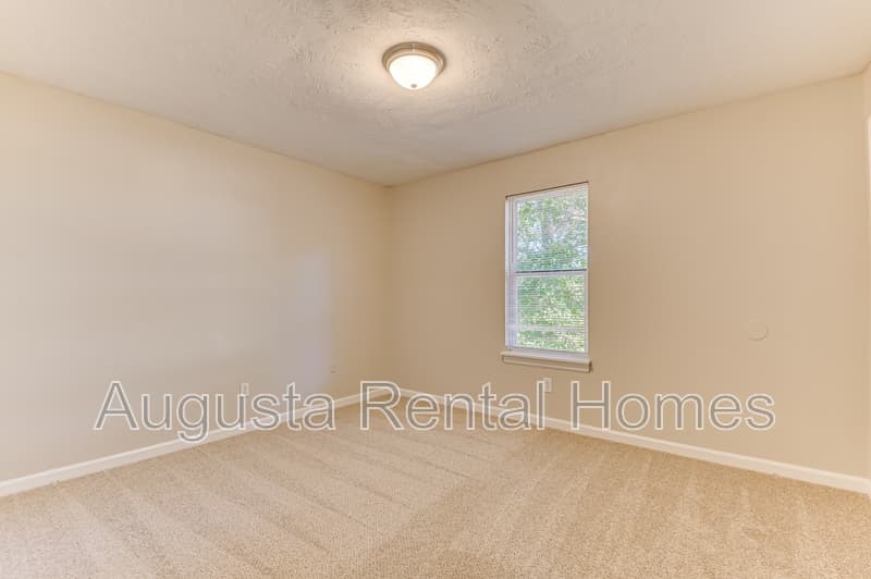 North Augusta Townhome: 140 Chalet North Court
