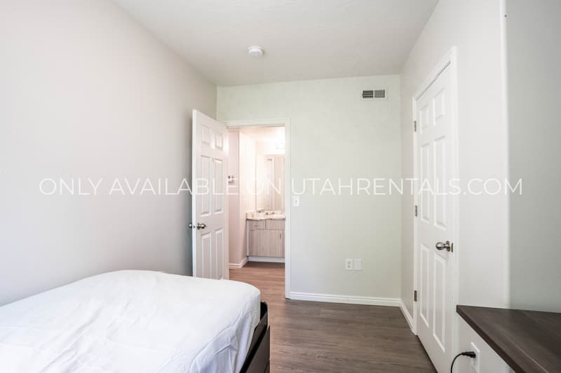 Provo House: 884 E 700 N