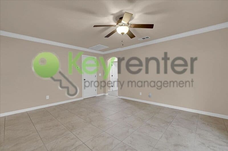 Roseville House: 1682 Loon Lake Street