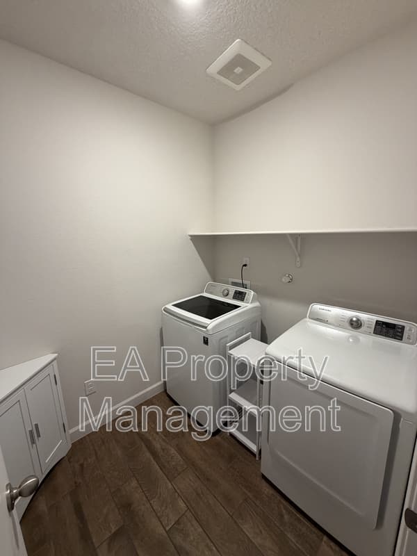 Rio Rancho House: 6742 Clayton Dr NE