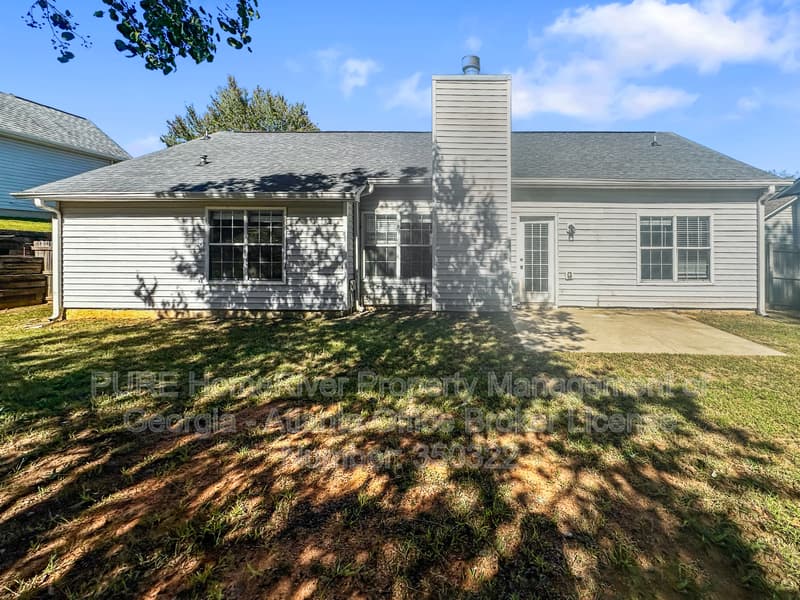 Fayetteville House: 151 Players Cir