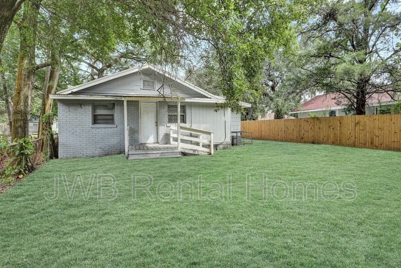 Jacksonville House: 3810 Brick Rd