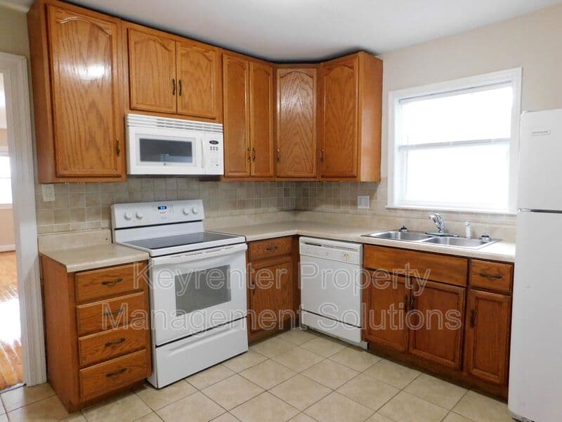 Staunton House: 1008 Perry St