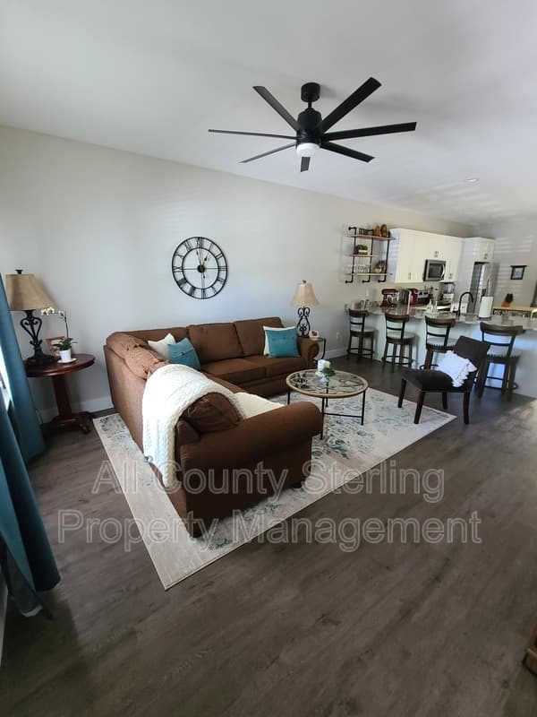 Fort White Condo: 316 SW Yulan St