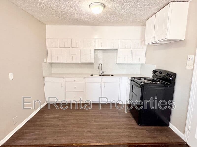 Fort Worth House: 6037 Graham St.