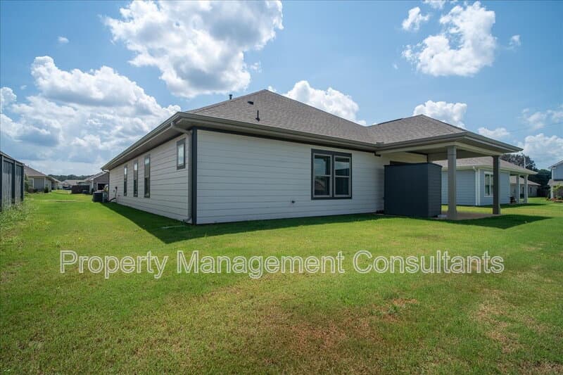 Huntsville House: 154 Lillian Farms Boulevard
