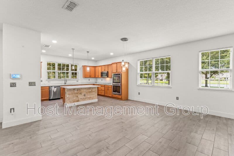 Windermere Townhome: 13701 Beckman Dr.