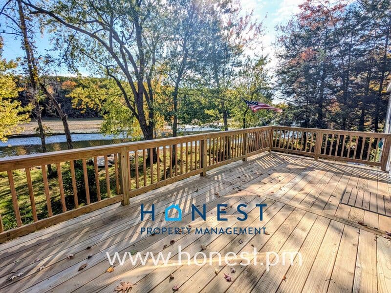 West Gardiner House: 107 Woodland Dr