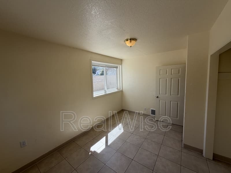 Glendale Condo: 552 Pacific Ave
