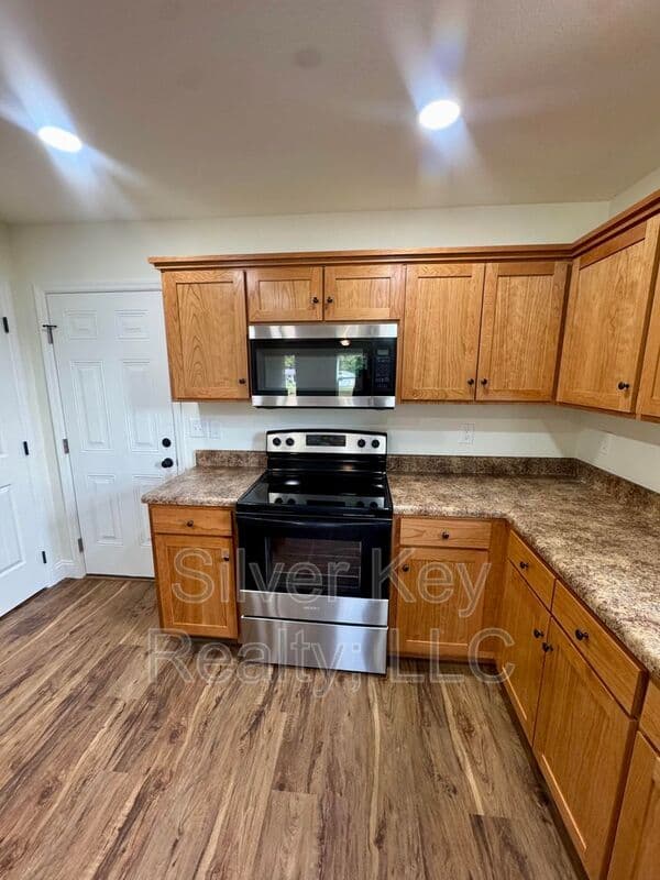 Athens Townhome: 318 Million Street