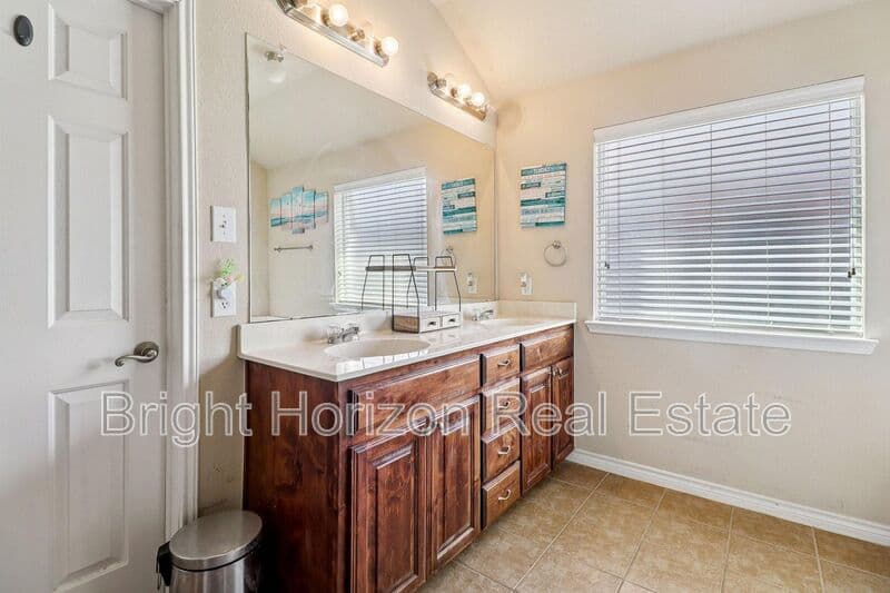 Fort Worth House: 8221 Mule Deer Run