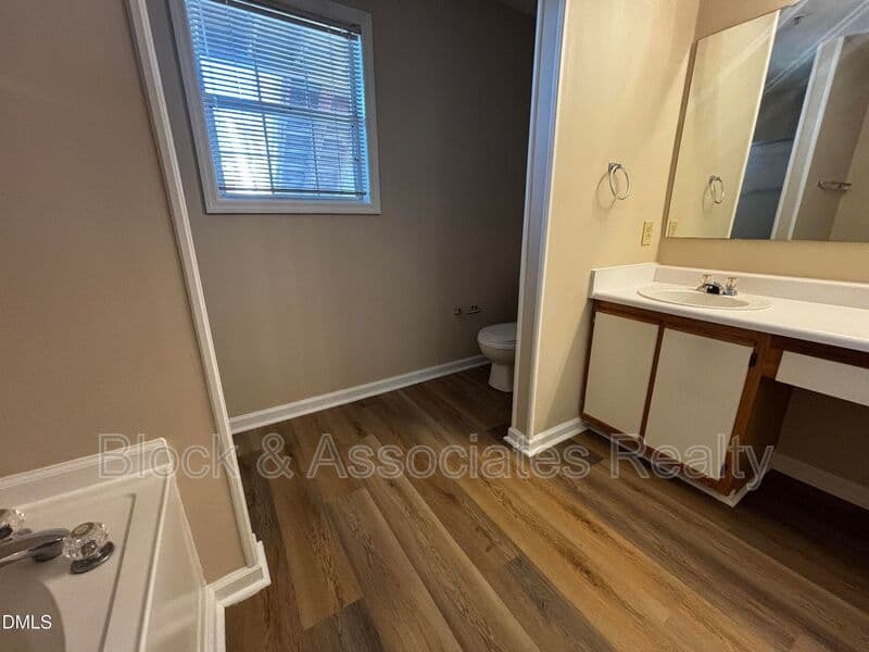 Fayetteville House: 259-7 Waterdown Drive