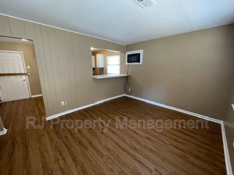Memphis House: 4583 Range Line Rd