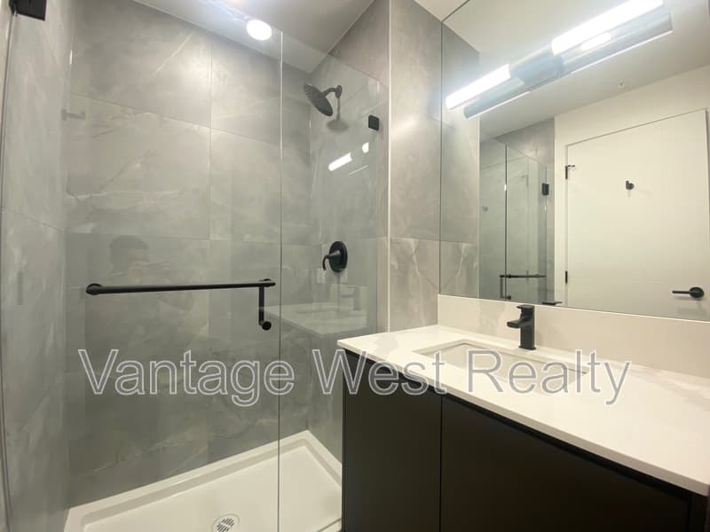 Kelowna Condo: 519-720 KLO Rd