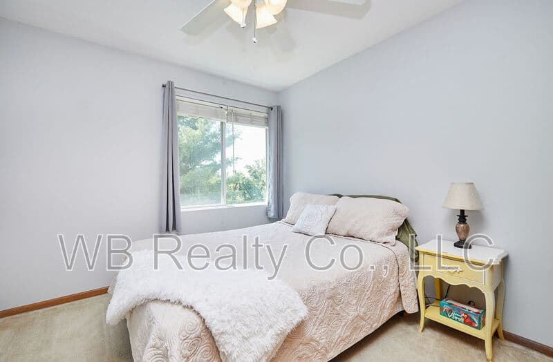 West Des Moines House: 6152 Dakota Dr