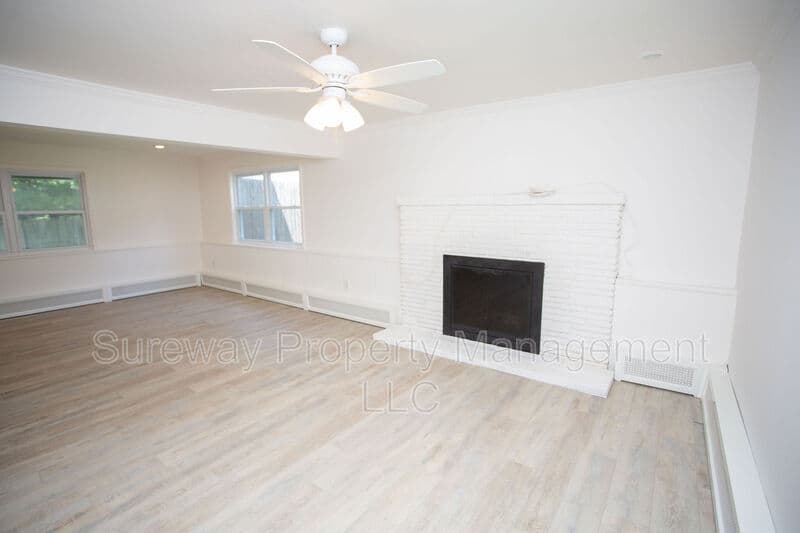 Cherry Hill House: 455 Chapel Ave E