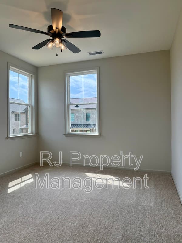 Collierville Townhome: 924 Aldwick Dr